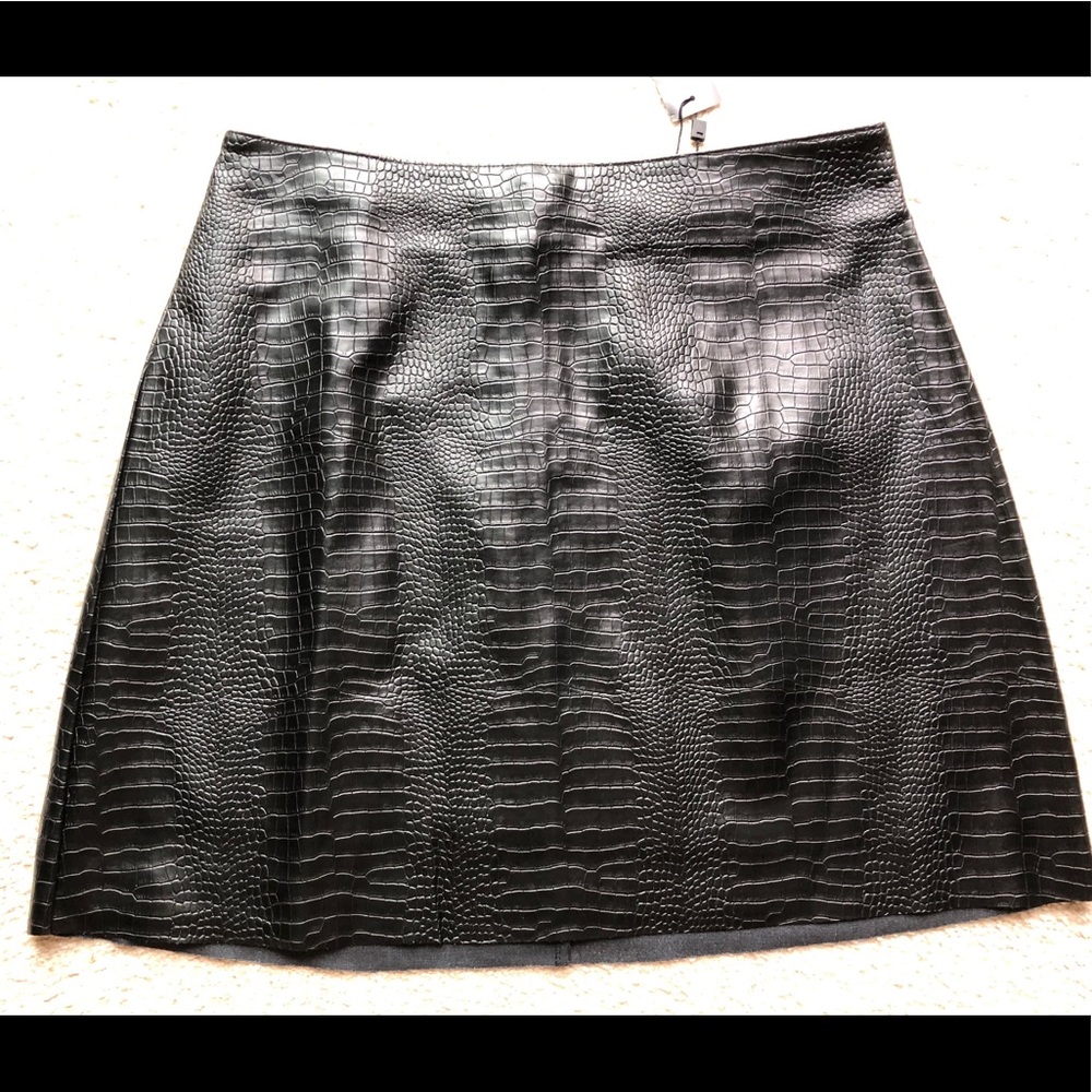 Express Black Faux Croc Leather A Line Mini Skirt High Waisted Rise Size 2 New